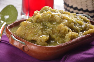Chicharron en salsa verde con calabazas, pluma al ajillo y frijoles